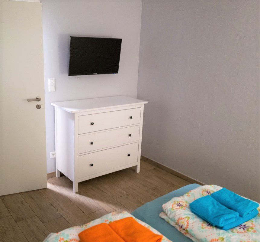 Schlafzimmer mit Fernseher